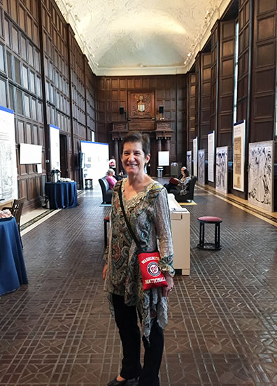 Sarah, gorgeous as ever, stands in the middle of the Folger's Great Hall. Her "brain" is a red Washington Nationals purse hanging over her shoulder down to her waist.