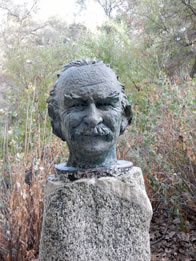 Photo of Will Geer bust