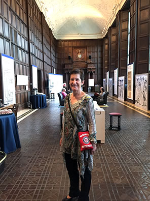 Sarah, gorgeous as ever, stands in the middle of the Folger's Great Hall. Her "brain" is a red Washington Nationals purse hanging over her shoulder down to her waist.